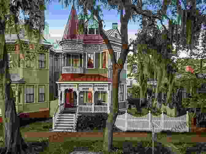 Savannah's Historic Victorian Homes Adorned With Spanish Moss Fodor S The Carolinas Georgia (Full Color Travel Guide)